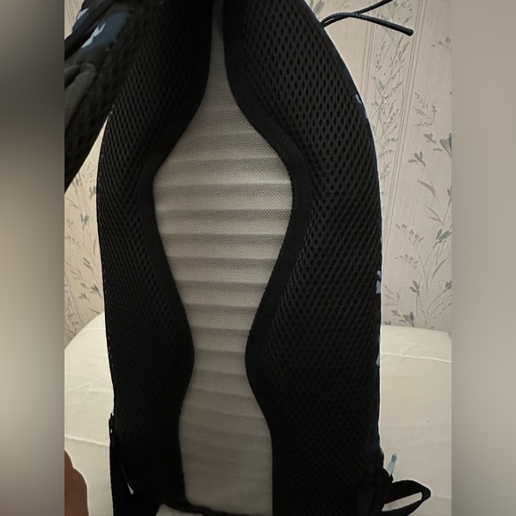 Merrell Black and Blue Camo Sling Bag - Picture 8 of 14